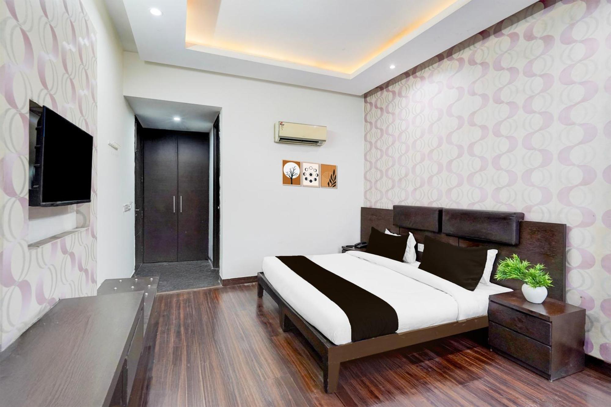מלון Super Townhouse Sector 51 Noida Near Metro Station מראה חיצוני תמונה