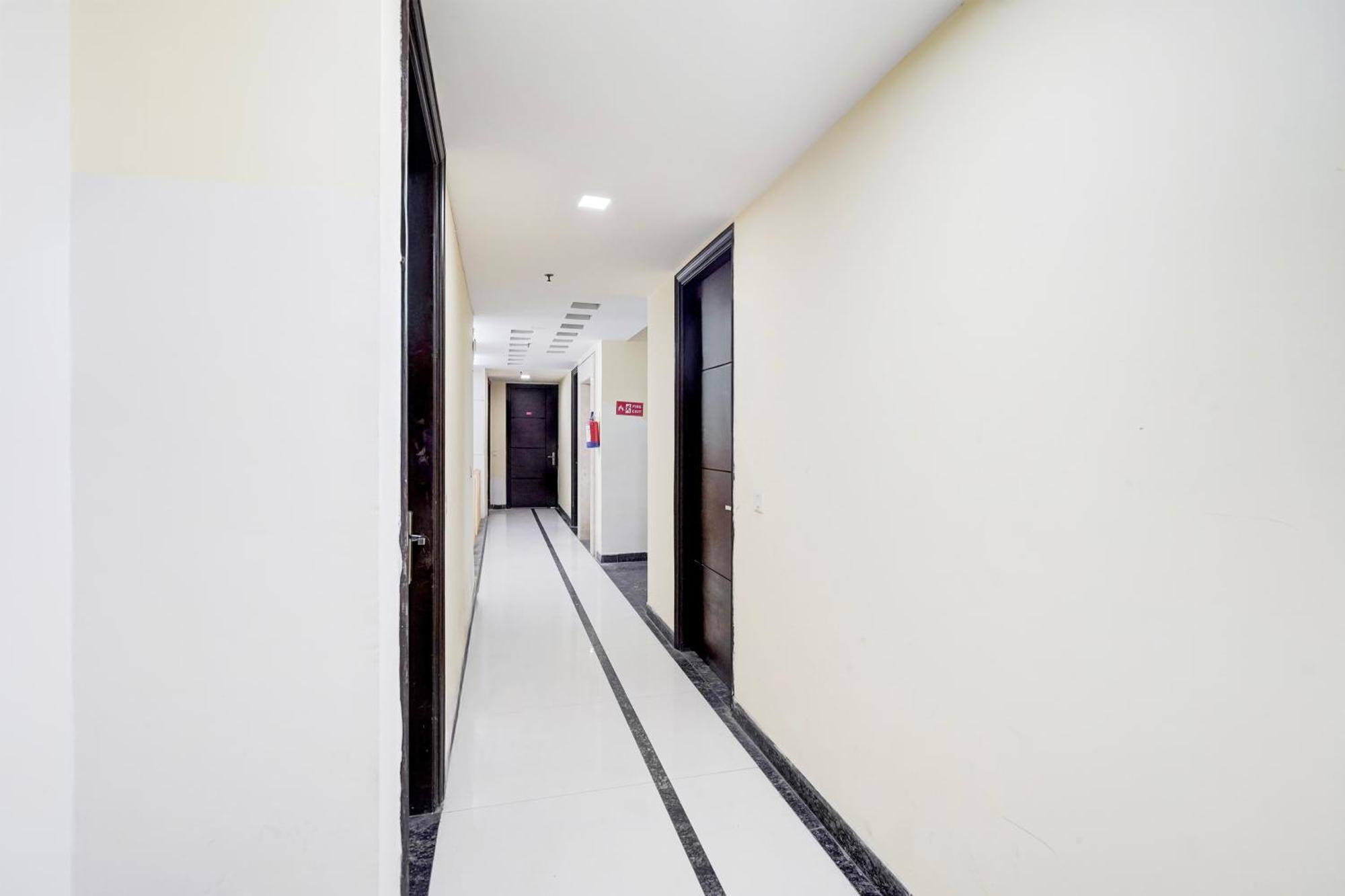 מלון Super Townhouse Sector 51 Noida Near Metro Station מראה חיצוני תמונה