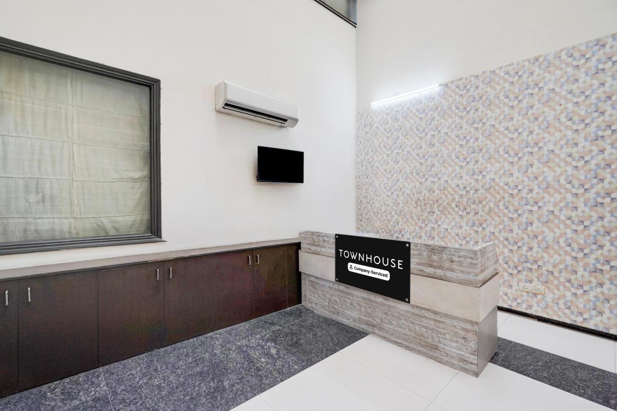 מלון Super Townhouse Sector 51 Noida Near Metro Station מראה חיצוני תמונה